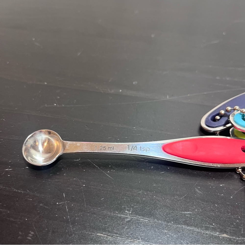 Endurance 18/8 Stainless Steel Measuring Spoons Set of 5 with Color Coded Grips - Picture 3 of 12
